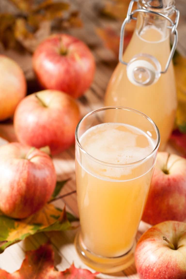 un grand verre de jus de pomme naturel au quotidien est bon pour la santé