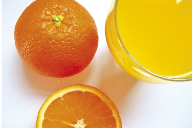 comparaison entre jus de fruits et fruits entiers