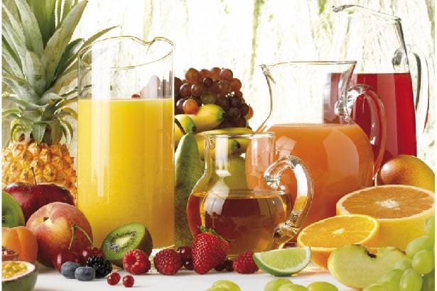 une grande variété de jus de fruits