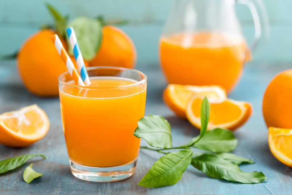 Dégustez un bon verre de pur jus d'orange sans additif, ni sucres ajoutés